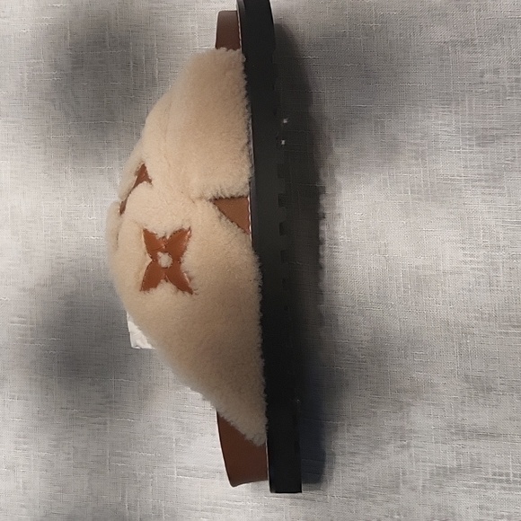 Louis Vuitton exclusive sandals size 38 color brown and tan - Picture 4 of 9